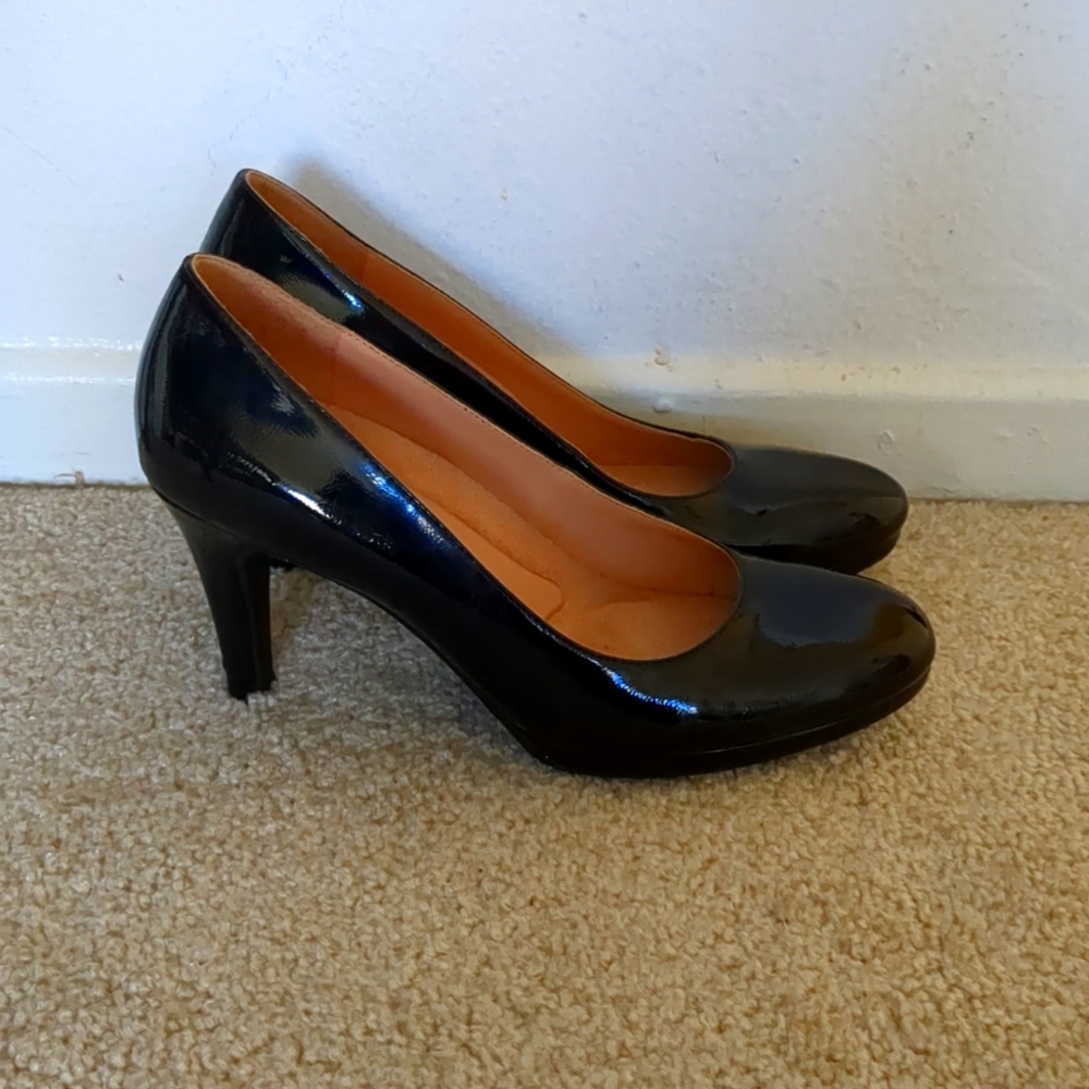 Naturalizer Michelle pumps patent leather EUC